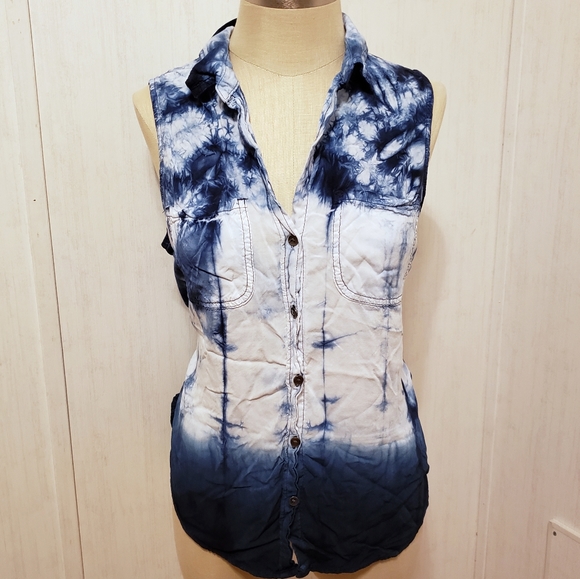 Rock & Republic Tops - Rock & Republic Sleeveless Button Up Shirt